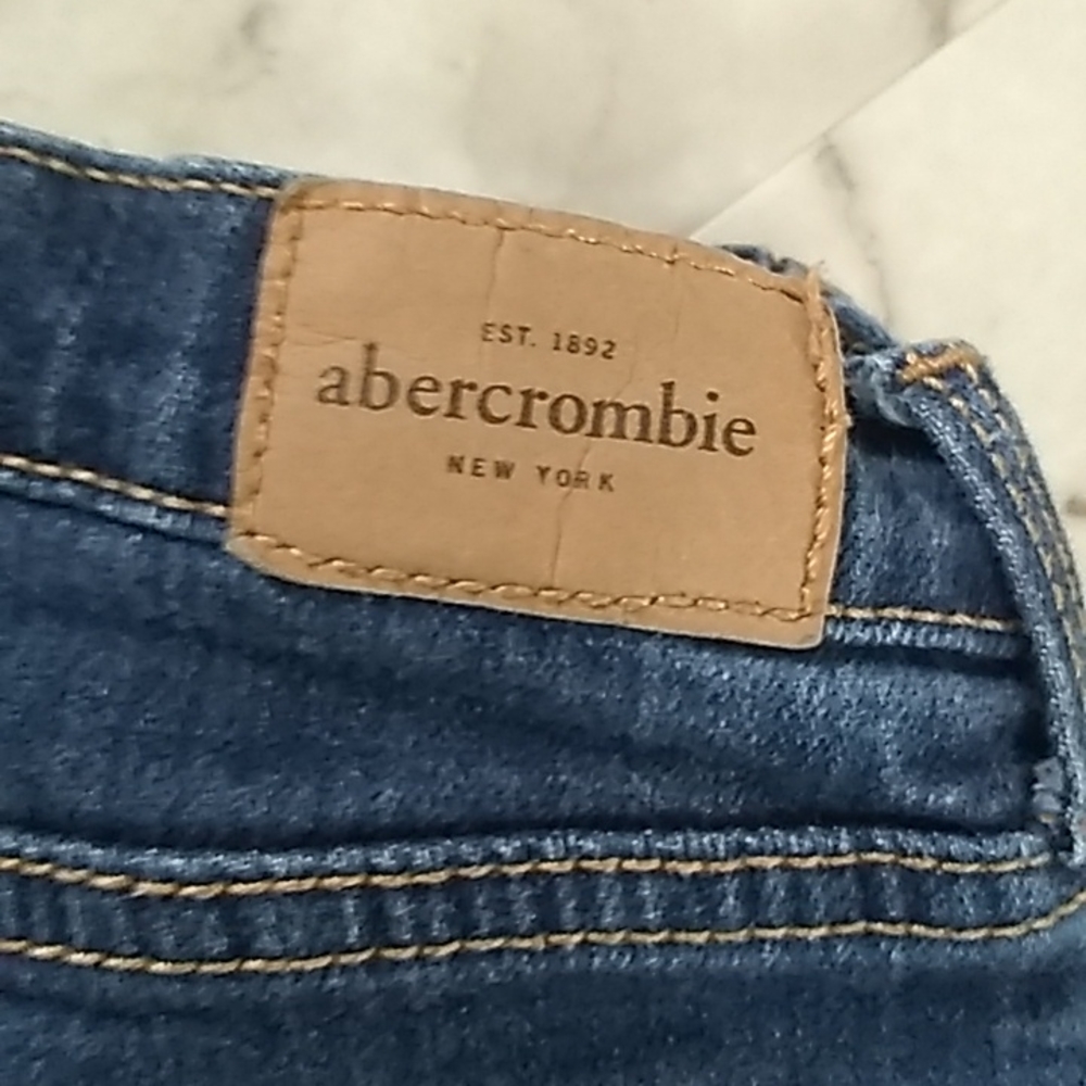 Abercrombie cute stretch jeans. - Picture 3 of 13